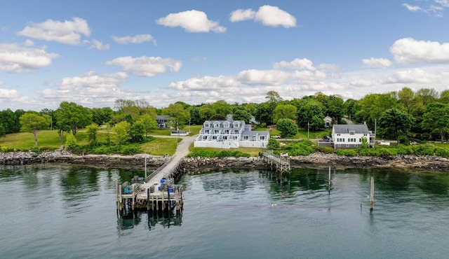 Long Island Retreat at Sunset Landing close to Portland, Maine