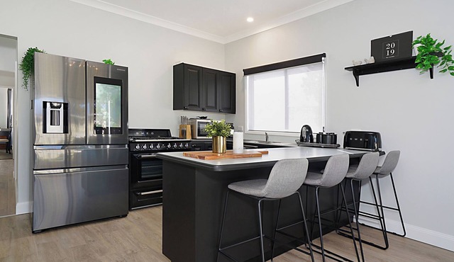 Long Jetty Lake House -Long Jetty, Central Coast Fully Renovated 3 bed Cottage,