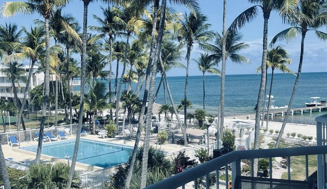 Long Key florida,Beachfront Paradise, two bedroom ,3.5 bath, on Ocean, with Pool