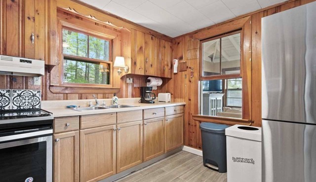 Long Lake Cabin: Shared Beach, Grill, Porch