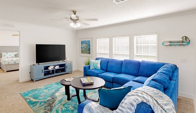 Long Lake House | Waterfront stay in Okeechobee with scenic deck