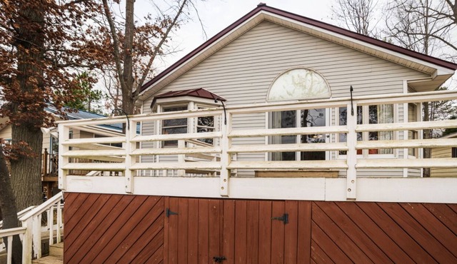 Long Lake Livin' - 3BR Cottage - Private Beach
