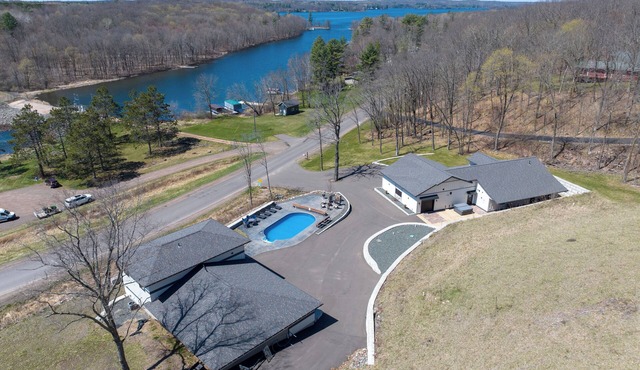 Long Lake Retreat-Heated Pool/Hot Tub-Multi-Family Haven-Long Lake Frontage