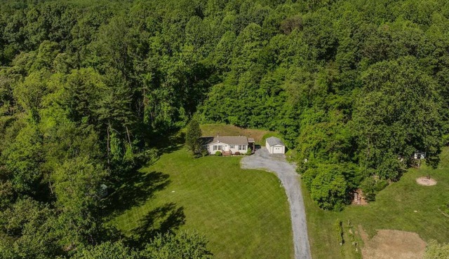 Long lane hideaway* 3 bedrooms*