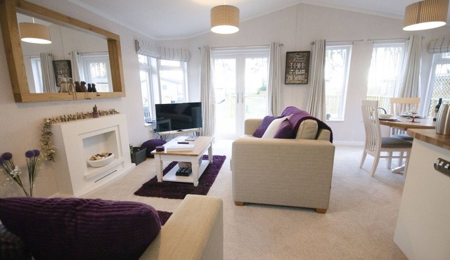 Long Lane Lodge - Lodge with Hot Tub