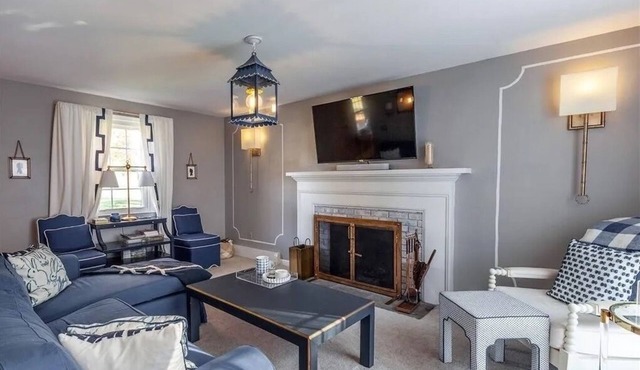 Long Meadow Manor, Heated Pool, Family game room, Apple picking and Lake nearby