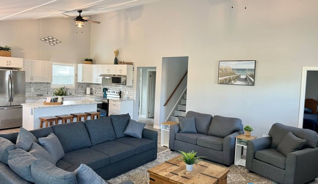 LONG POINT - HERONS LANDING sleeps 8-12 beach/bird watch