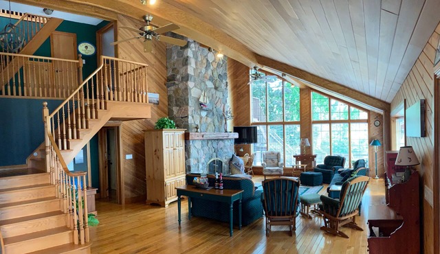 LONG POINT multi-family cottage sleeps 12-15, kayaks, boat dock, beach 5min walk