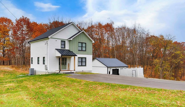 Long Point Retreat: Near Wineries + Hot Tub + Pet Friendly!