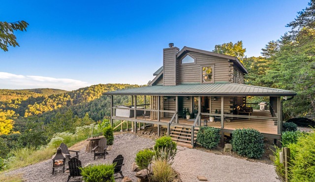 Long-range mountain views, wraparound deck, stunning decor, hot tub, star gazing