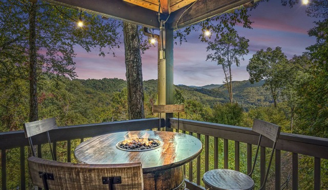 Long- & Short-Range Views/King Beds/Fireplace/Fire Table/Game Room