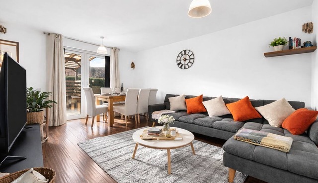 Long-Stay 3 Bed Contractor House | Parking | Wi-Fi | Near City, Airport & M60