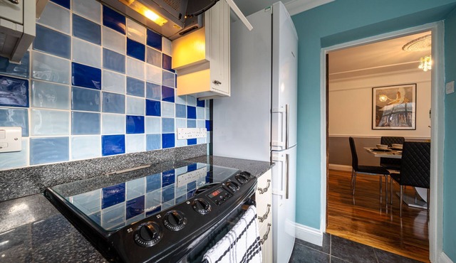 !LONG STAY OFFER! 3 CAR DRIVEWAy