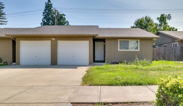 *Long Stay* Pet Friendly Lovely West Salem Home.