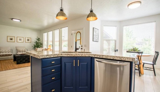 Long Stays | Luxury | Large Family Homebase