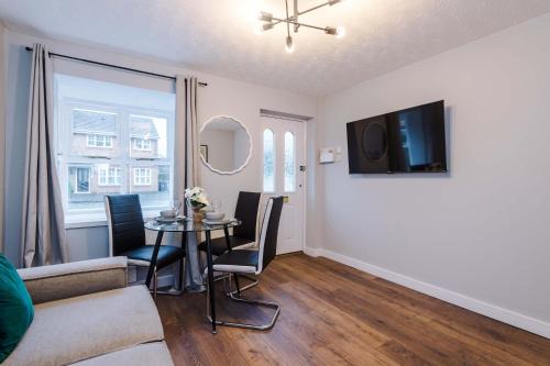 Long Stays Offers , New 2 Bed APT , Sleeps 3 , Wigan , Perfect for Relocations , Contractors , Families