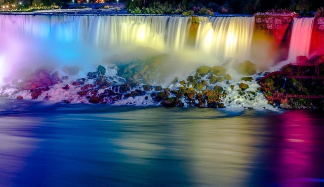 LONG TERM Full WATERFRONT HOUSE, Niagara Wine Trail,15 Min.TO Niagara Falls,USA!