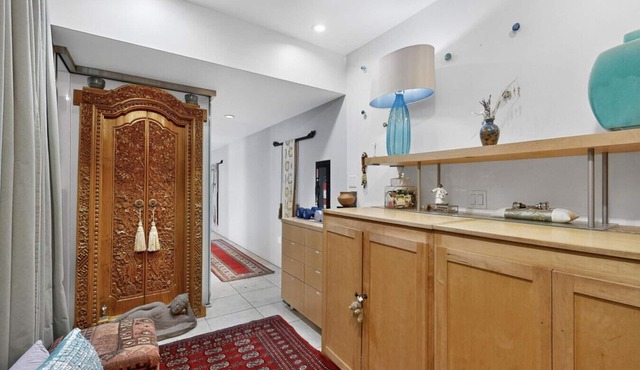 Long-term Furnished Urban Condo. Pet-Friendly!