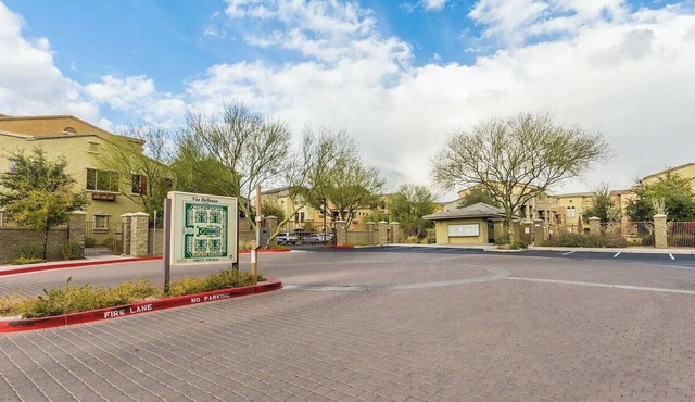 Long Term Gem in the North Phoenix Desert, near ample amenities