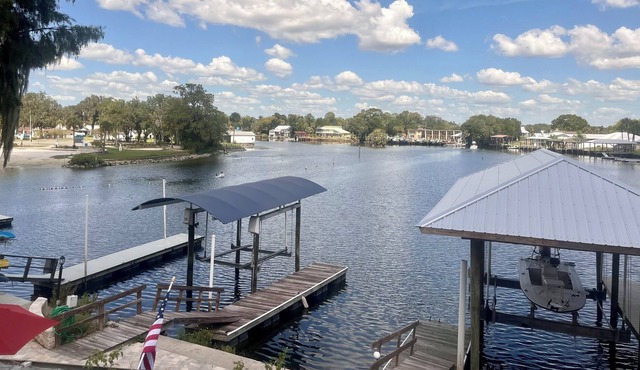 Long Term Rental 3 bedroom 3 full bath right on Hunters Spring Boat slip incl