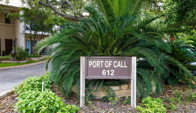 LONG TERM RENTALS.Sleeps 10.OFFERING DISCOUNTS…walk to Hotel & Amenities!