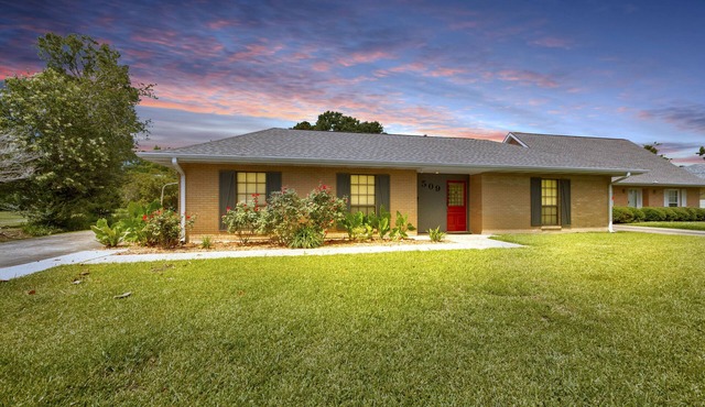 LONG TERM STAYS, WIFI, 3 BR, 3 ENSUITE BATHROOMS