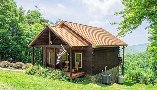 Long Valley Lights Cabin - Amazing View & 2 min. to the Blue Ridge Parkway