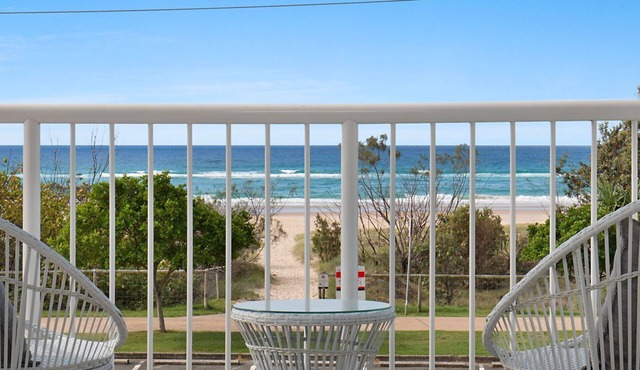 Longbeach 6 - Beachfront Bilinga - Min. 3 night stays!