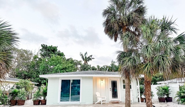 Longboat Key beach house - 5 min walk to the beaches and top local restaurants