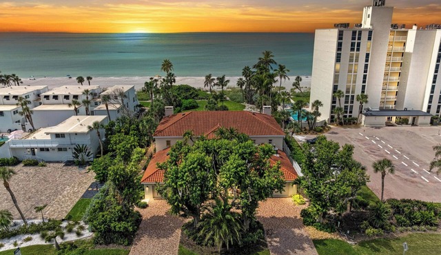 Longboat Key Beachfront Luxury Pool Home: Stunning 4Bed,4bath, on the Sand!