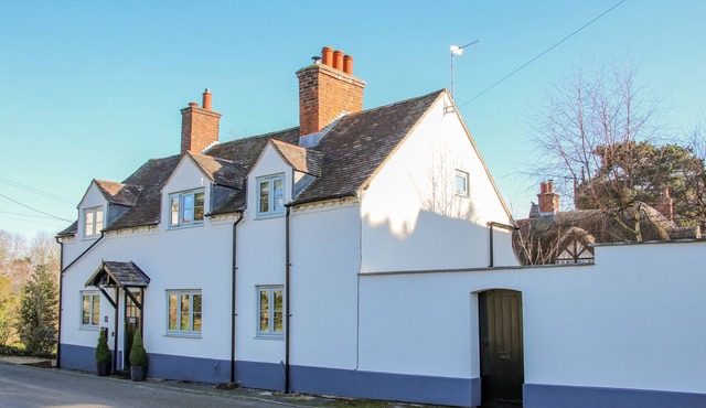 LONGCOURT COTTAGE, pet friendly in Edgmond, Shropshire