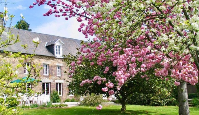 Longere 1750 30 Pers Hambye piscine grand jardin