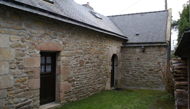 Longére A Larmor-Plage, authentic charm of the stone.
