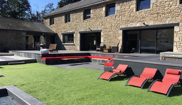 LONGERE BETWEEN PLOEMEUR AND LARMOR-PLAGE