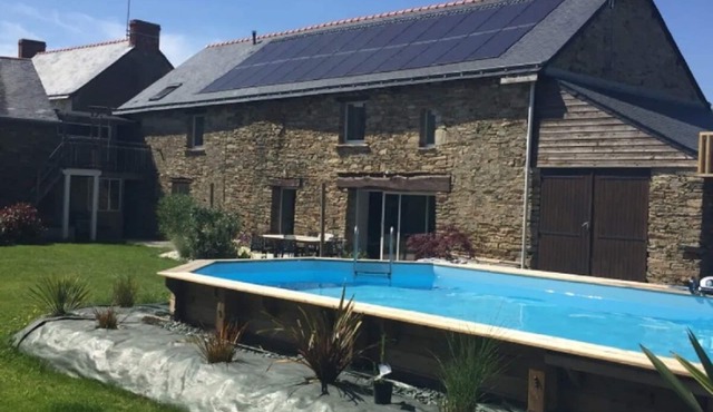 LONGERE FAMILLIALE 6 persons in the countryside