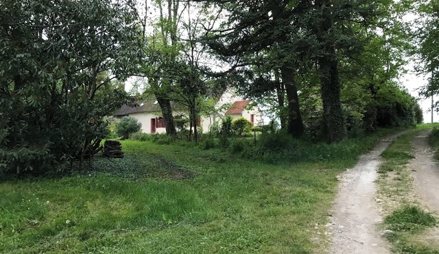 Longère in Berry with swimming pool on the edge of a castle park