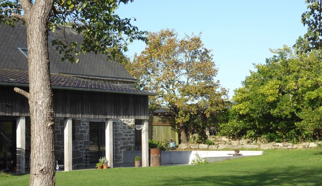 Longère in "stones at 1,5 km from the beach with a garden of 3000 m2