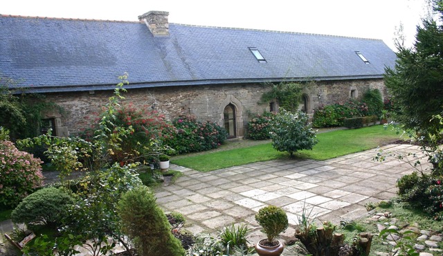 Longère of a manor of XVème between sea and nature in Bay of Morlaix in Taulé