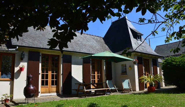 Longere style house on the edge of Rance, between Dinan and Saint Malo