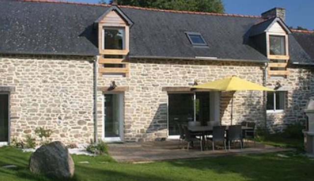 Longère with heated indoor pool on 18 ha estate with animals