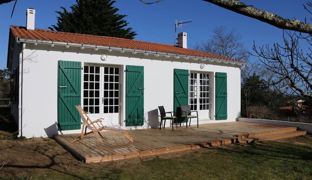 Longeville -Villa on the edge of the coastal forest – Wild sandy beach at 1200 m