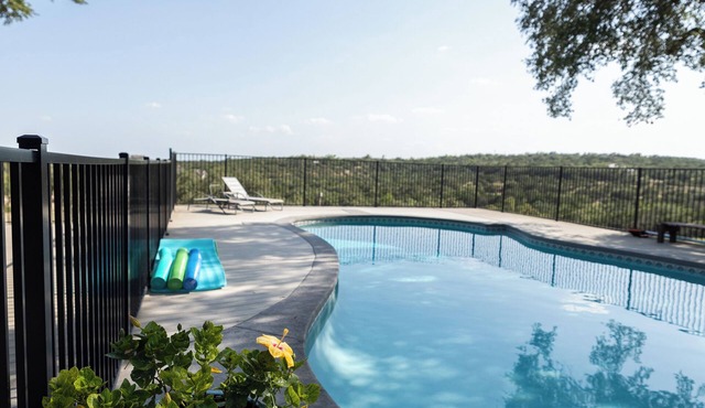 Longhorn Getaway in Dripping springs
