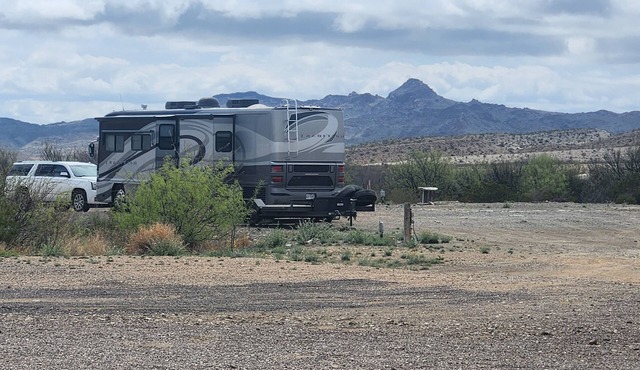 Longhorn Ranch Motel - Full Hook-Up RV Park with Power and Sewer