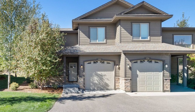 Longhorn Townhome in Downtown Victor