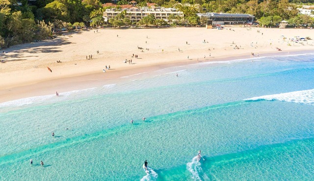 Longreach - Panoramic Views & Poolside Bliss