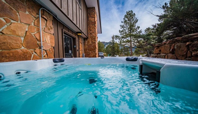 Longs Peak Views, Game Room, Fireplaces. Sleeps 12