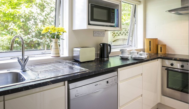 Longships Apartment - two bedroomed apartment within a 15 min walk of the beach.