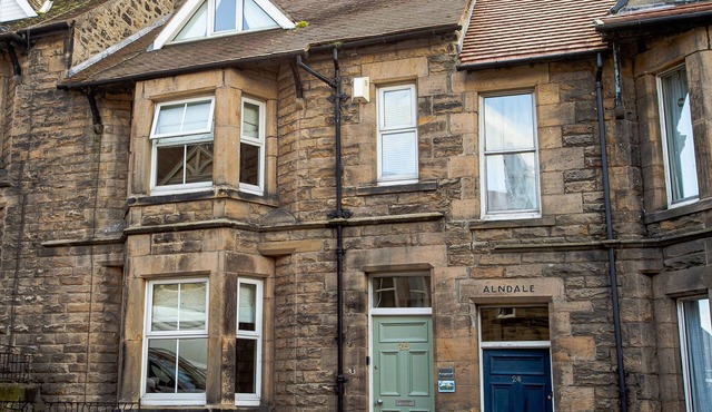 LONGSHORE, pet friendly, character holiday cottage in Alnmouth