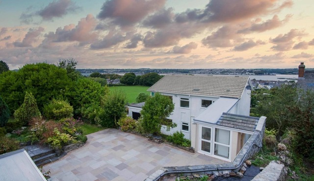 Longview - 4 Bedroom Holiday Home - Pembroke Dock