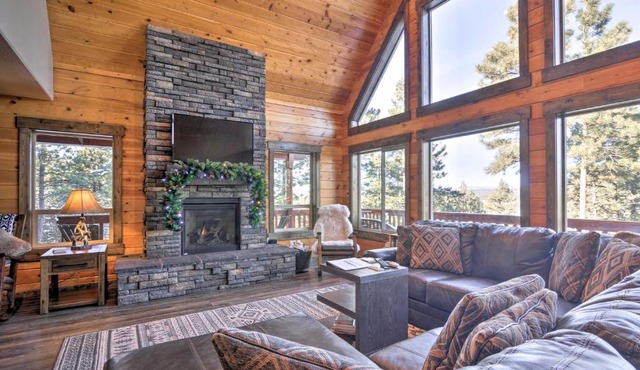 Longview Lodge with Furnished Deck and Fire Pit!